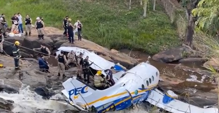 Cantora Marília Mendonça morre em acidente de avião