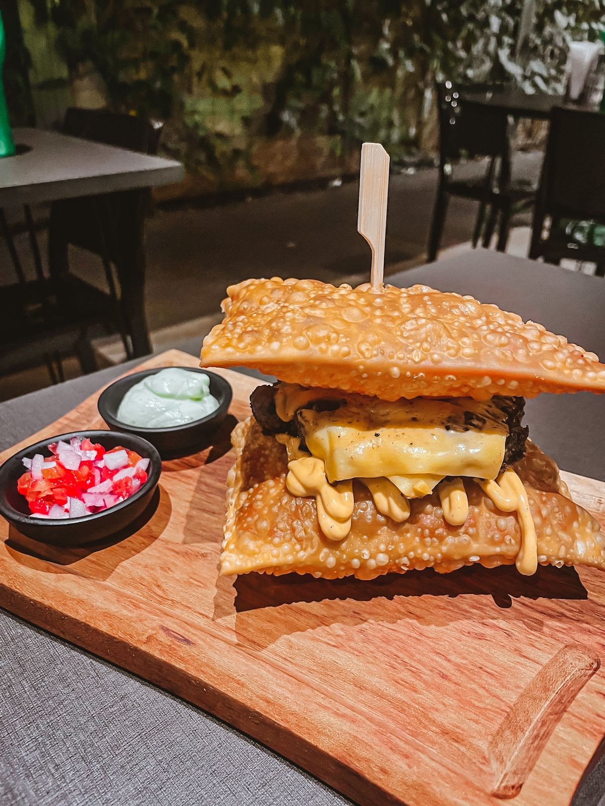 Hambúrguer de pastel chama atenção em Maringá
