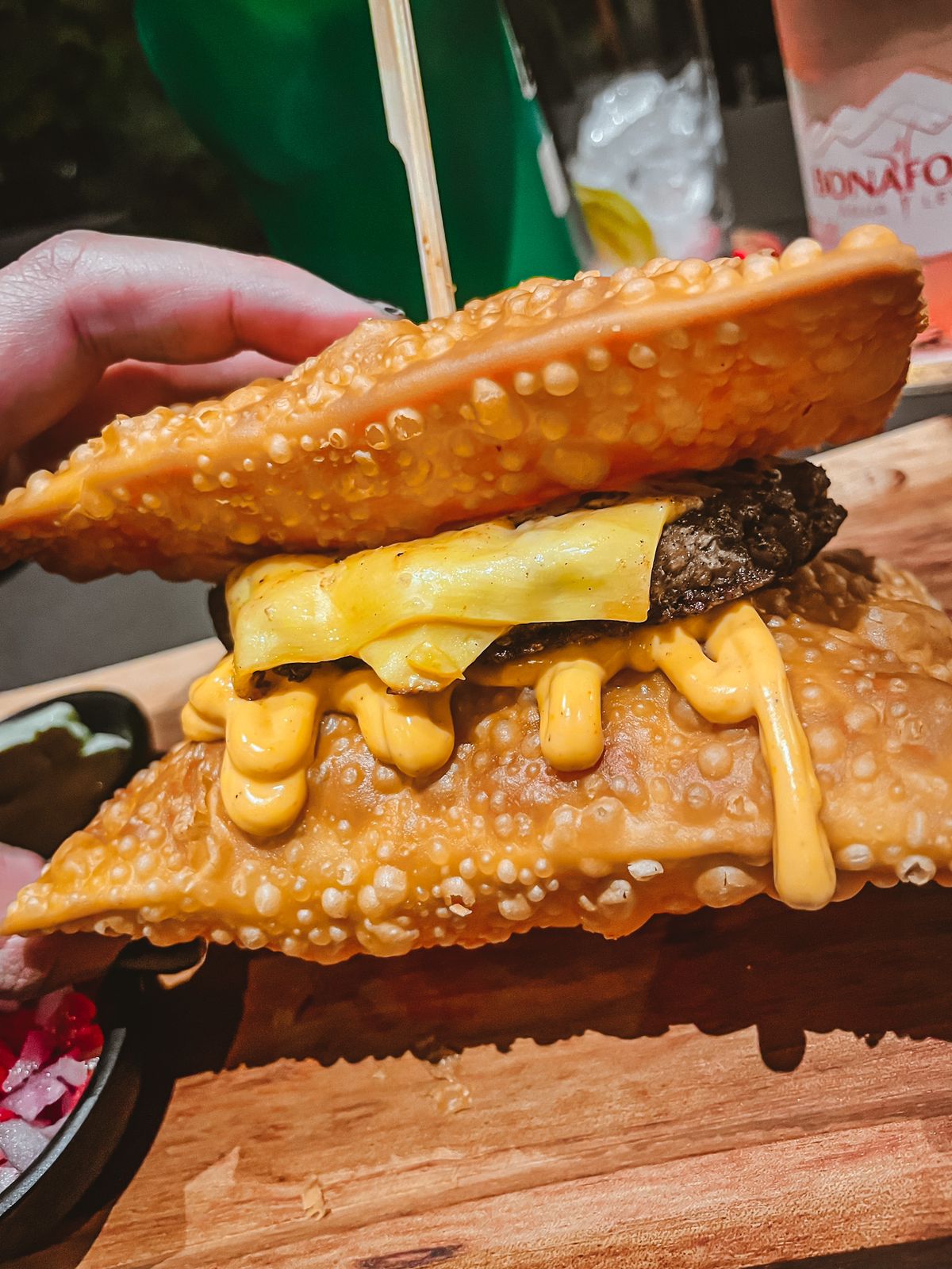 Hambúrguer de pastel chama atenção em Maringá