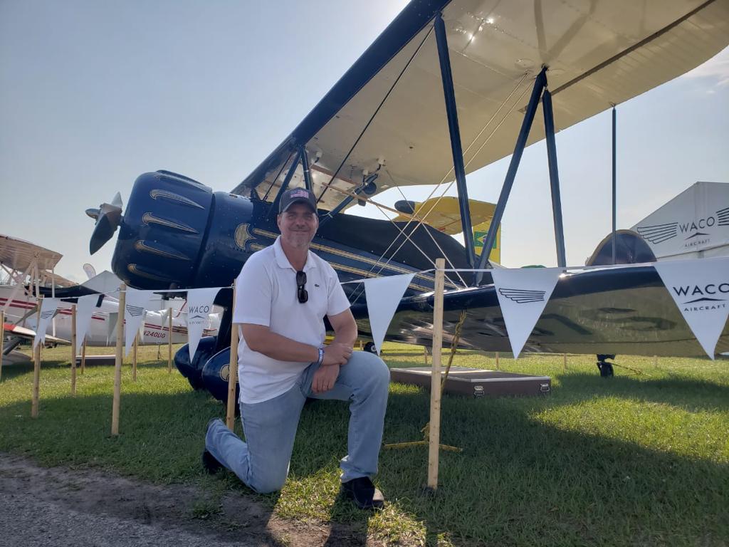 Morador de Maringá tem avião raro projetado no período entreguerras