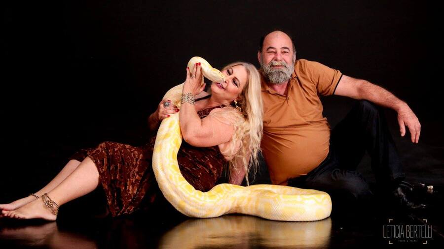 Casal de Maringá tem cobra píton de estimação de 4,5 metros