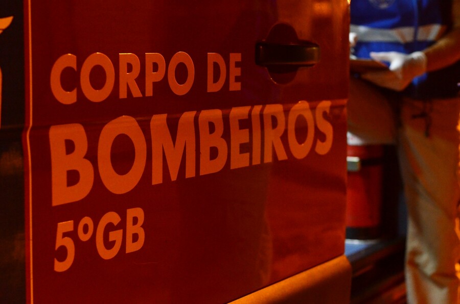 Dupla em moto morre após bater em carreta na BR-376, em Maringá