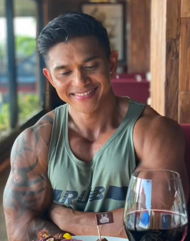 Justyn Vicky, que morreu após quebrar o pescoço, era fisiculturista, consultor nutricional e personal trainer, com mais de 30 mil seguidores no Instagram. Foto: Reprodução/Redes Sociais