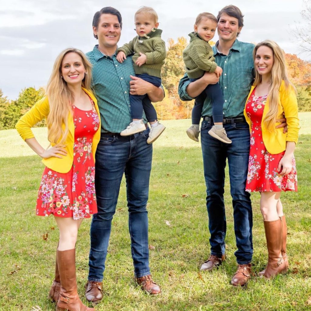 Gêmeas Briana e Brittany Deane se casam com os gêmeos Joh e Jeremy Salyers