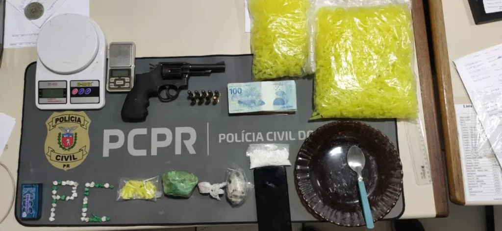 Armas-drogas-e-municoes-foram-apreendidas-pela-Pol-00859065-0-202404262004-ScaleDownProportional