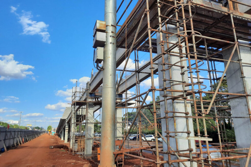 Novos viadutos de Sarandi estão recebendo alças de acesso