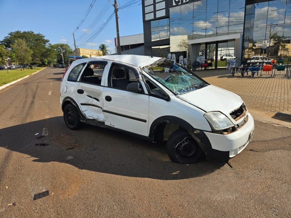 carro-capota-diversas-vezes-apos-colisao-em-maringa-transformed