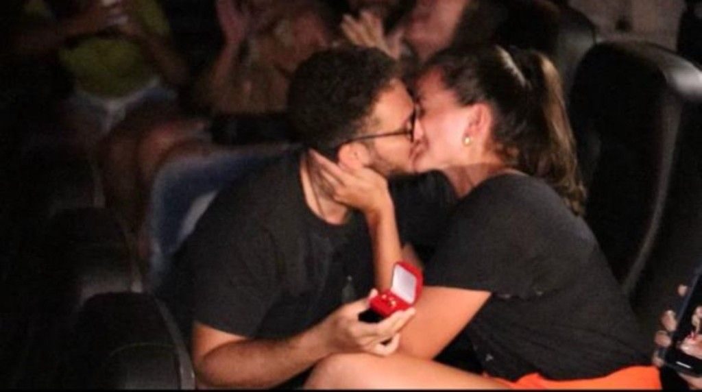 Pedido de casamento no cinema