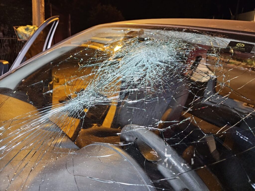 motorista-na-contramao-fica-ferido-apos-bater-carro-contra-poste-em-maringa-3-transformed