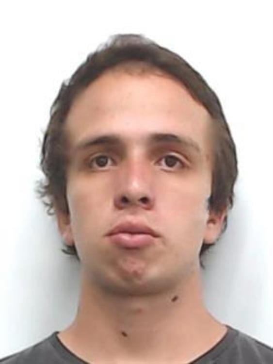 jovem-de-22-anos-e-morto-a-facadas-na-frente-do-pai-12-transformed