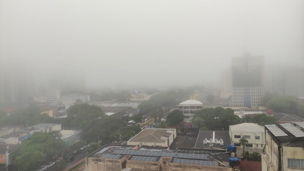 chuva neblina maringá