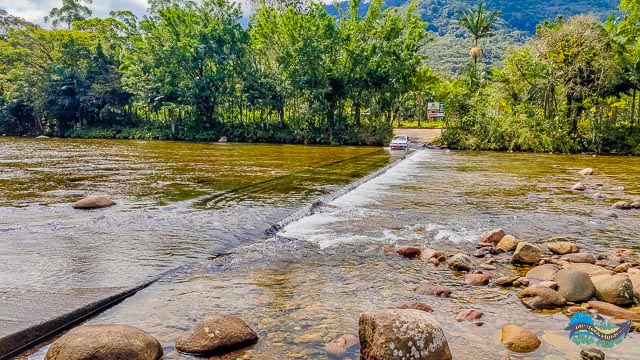 Ponte-invertida-do-Rio-Sao-Joao-Guaratuba-carro