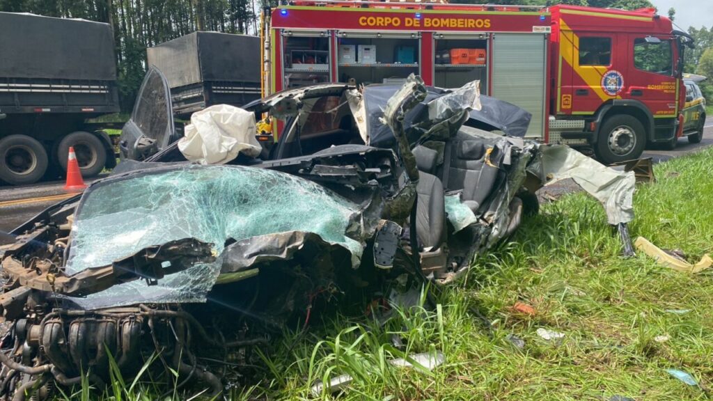 Motorista fica gravemente ferido em acidente envolvendo caminhão na região