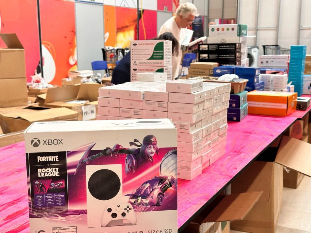 bazar de produtos importados doados pela Receita Federal