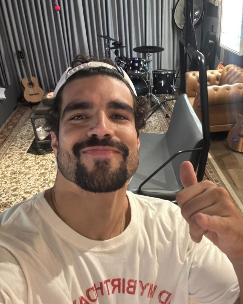 caiocastro_1735227004_3531662546650315967_10582669