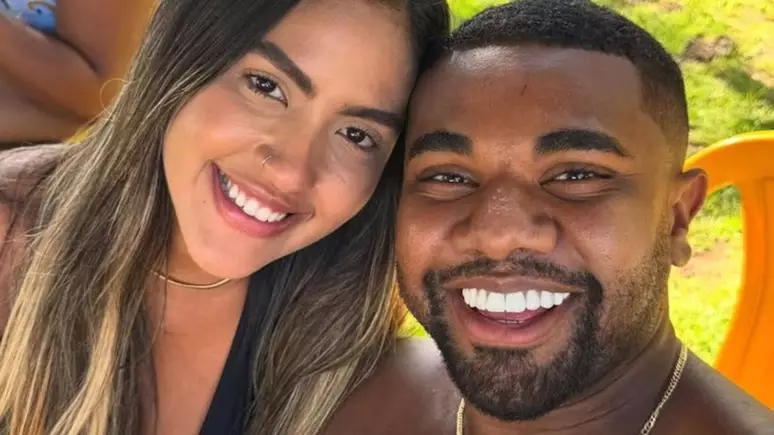 826771352-davi-brito-ex-namorada-adriana-paula