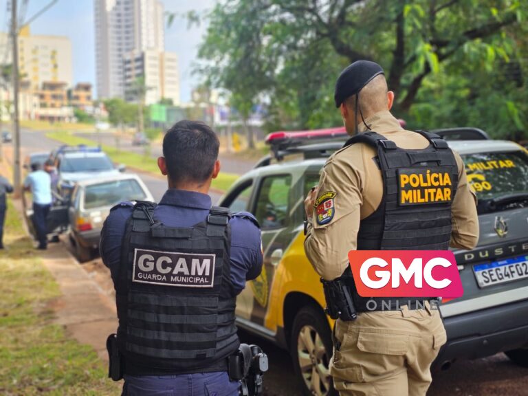 Vídeo árvore cai e atinge caminhonete em movimento no centro de Maringá (3)