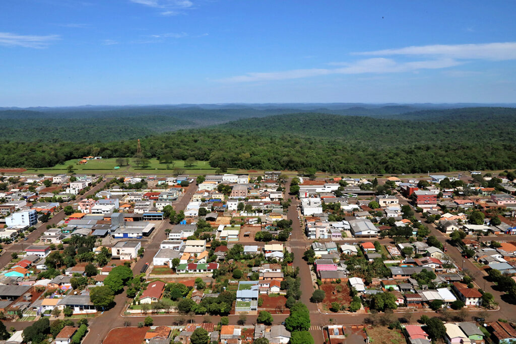 Cidadezinha do Paraná abre concurso público com salário de até R$ 20,9 mil