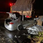 grave-acidente-entre-carro-e-carreta-deixa-motorista-ferido-na-br-376