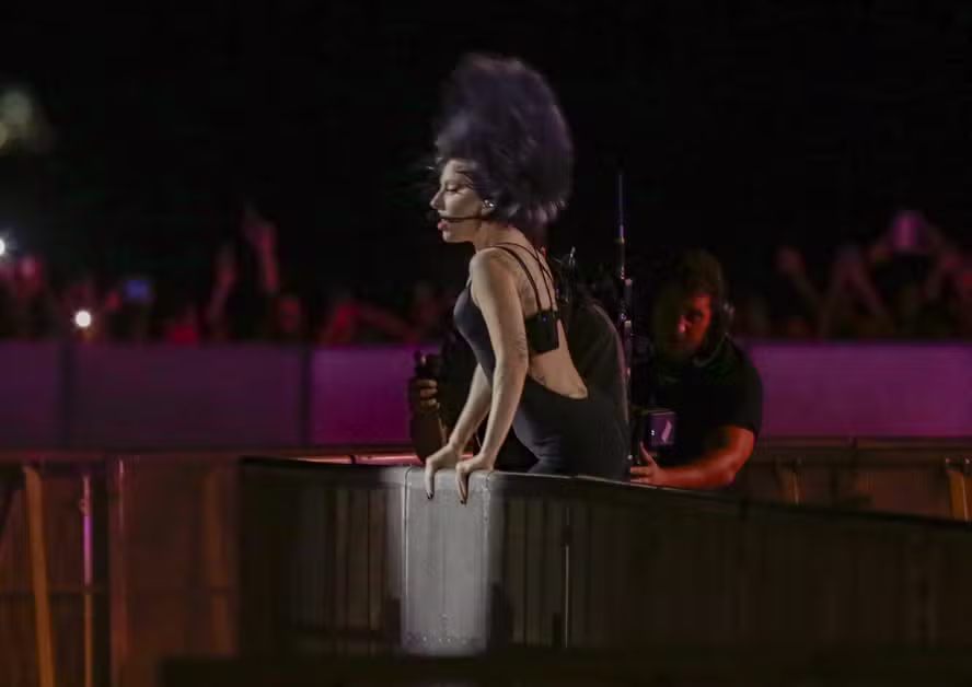 110909539-ri-rio-de-janeiro-rj-02-05-2025-preparativos-para-o-show-da-cantora-lady-gaga-na-praia