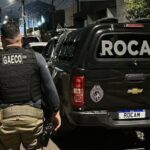 Vídeo árvore cai e atinge caminhonete em movimento no centro de Maringá (3)