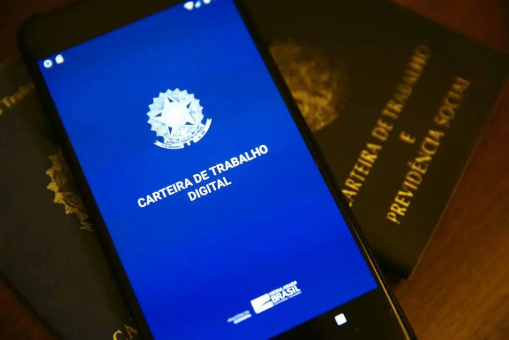 carteira-de-trabalho-digital_mcamgo_abr_240620211818-3-e1682880668882-1024×683