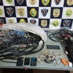 gcm-de-maringa-prende-suspeitos-com-fios-de-cobre-e-objetos-furtados-na-praca-napoleao-moreira