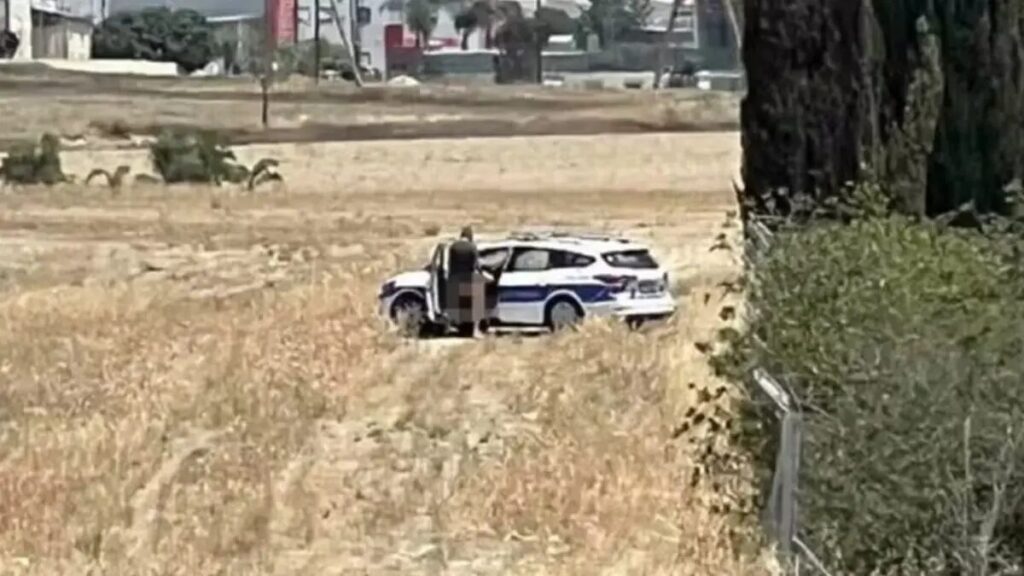 Policiais flagrados fazendo sexo à luz do dia em viatura