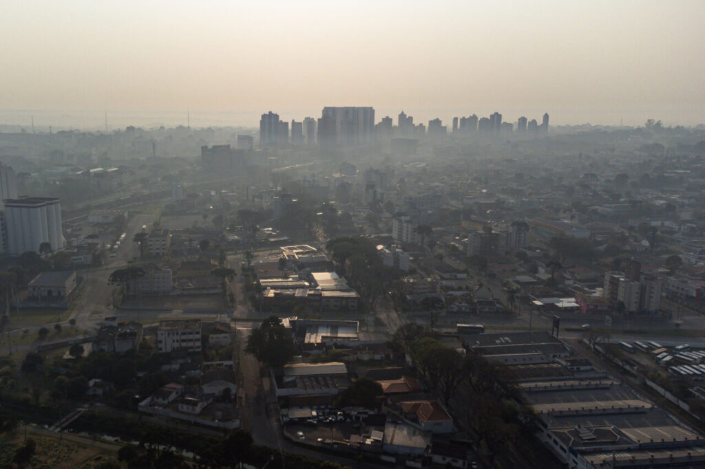 Curitiba, 08 de setembro de 2024 – Fumaça das queimadas em Curitiba.