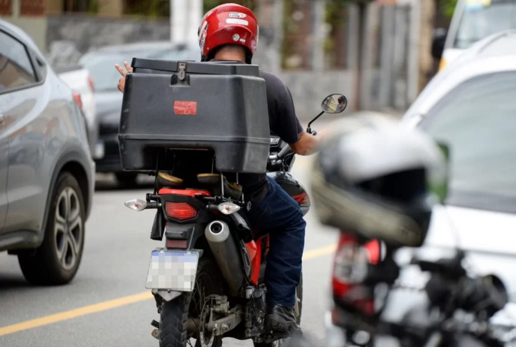 carteirinha-motoboy-legal-barra-mansa-felipe-vieira-1024×688-1 (1)